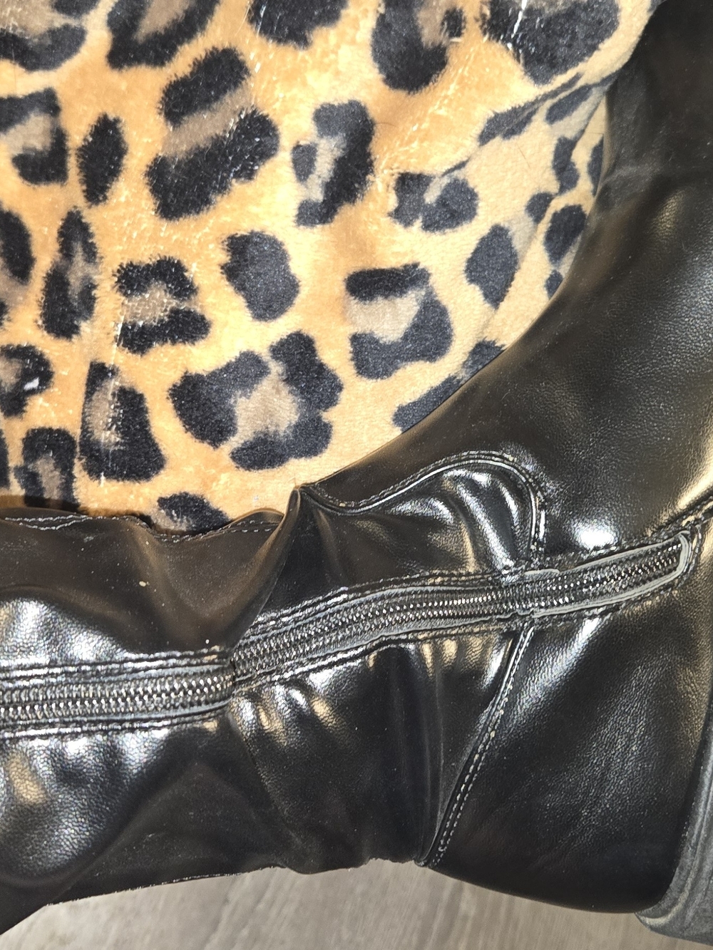 Women's Black Knee-High Chunky Sole Boots - Picture 6 of 7